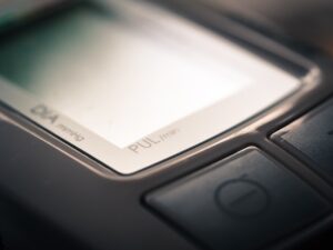 血圧測定に足を組む影響はどれくらいあるのか？