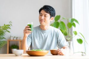 青汁を飲むのは食前と食後のどちらがよい？